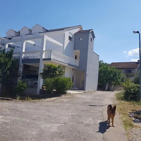 Mona Lisa - Two Bedroom With Terrace
